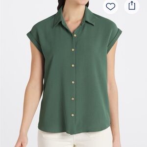 Fortune + ivy dark green Short-Sleeve Button Front Top in Forest Green small